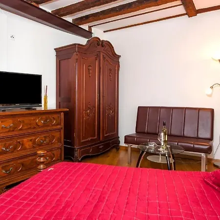 Classic-style Oscar Ii * Rovinj