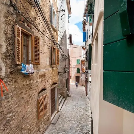 Apartment Classic-style Oscar Ii