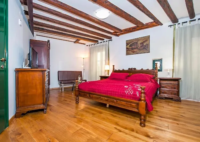 Classic-style Oscar Ii Apartmán